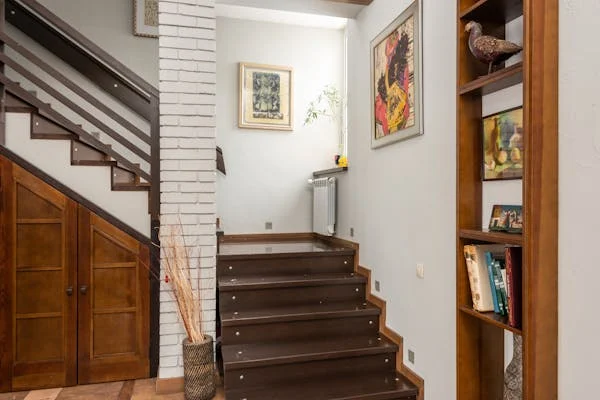 photo frames leading all the up the stairs
