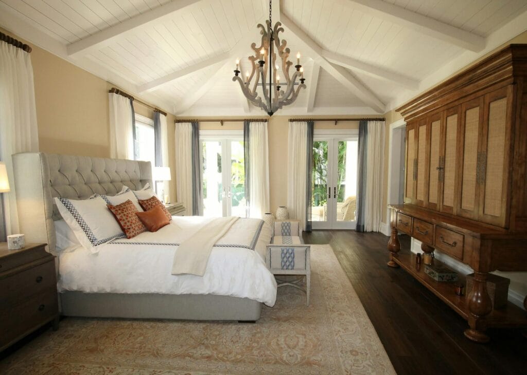 clutter free guest room