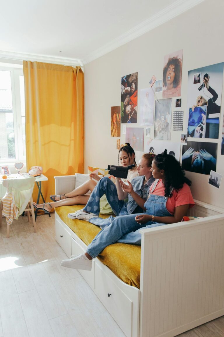 girls room gallary wall